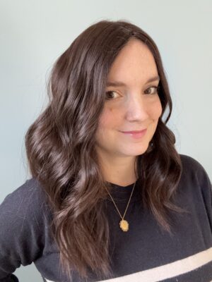 Dark brown natural hair topper. Ideal for alopecia, thin or sparse hair. A solution for hair loss.