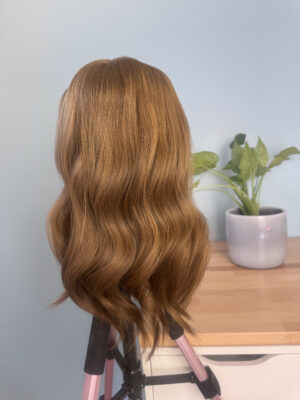 Volumateur capillaire en cheveux naturels. Solution pour perte de cheveux et alopécie.