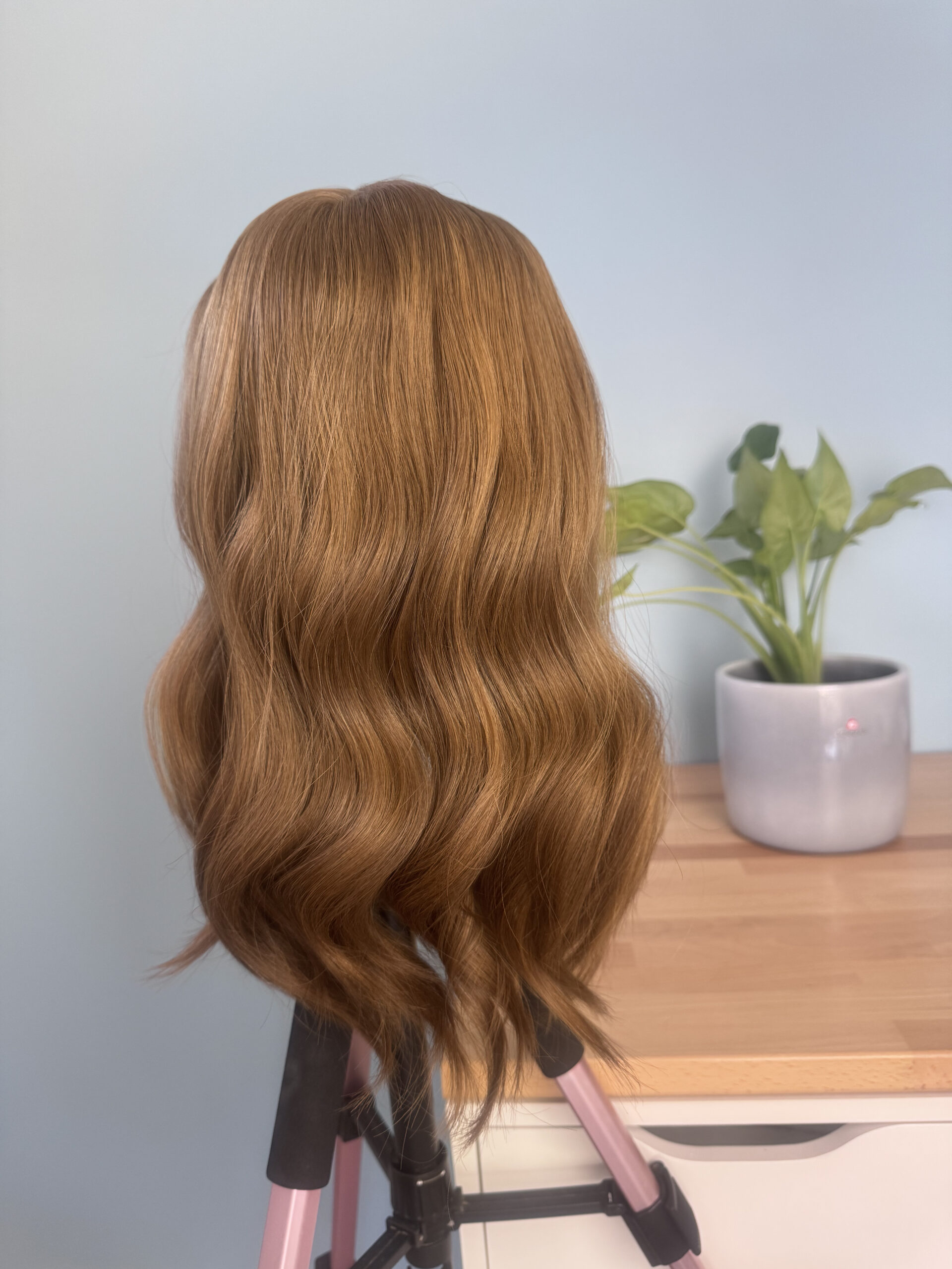 Volumateur capillaire en cheveux naturels. Solution pour perte de cheveux et alopécie.