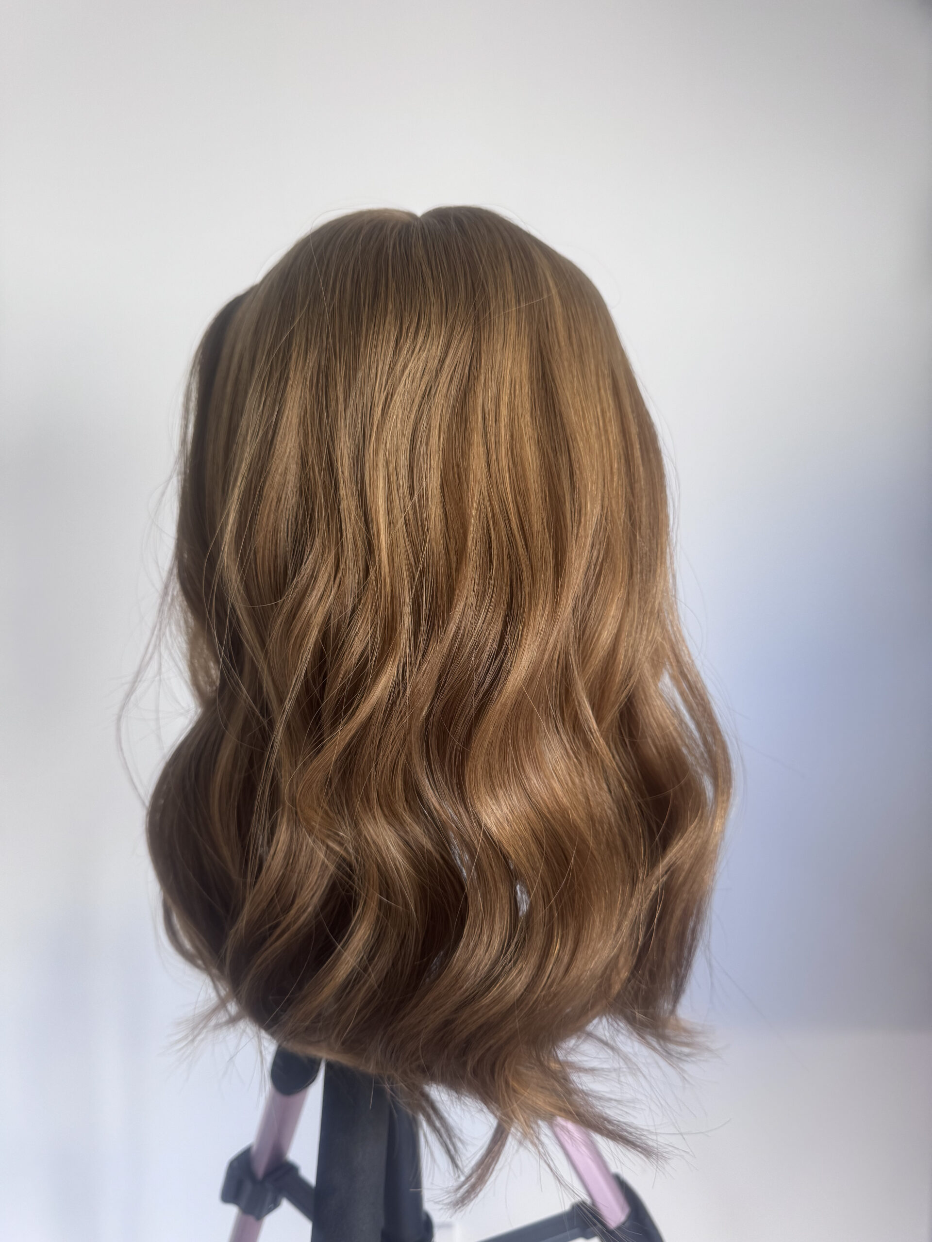 Volumateur capillaire en cheveux naturels. Solution pour perte de cheveux et alopécie.