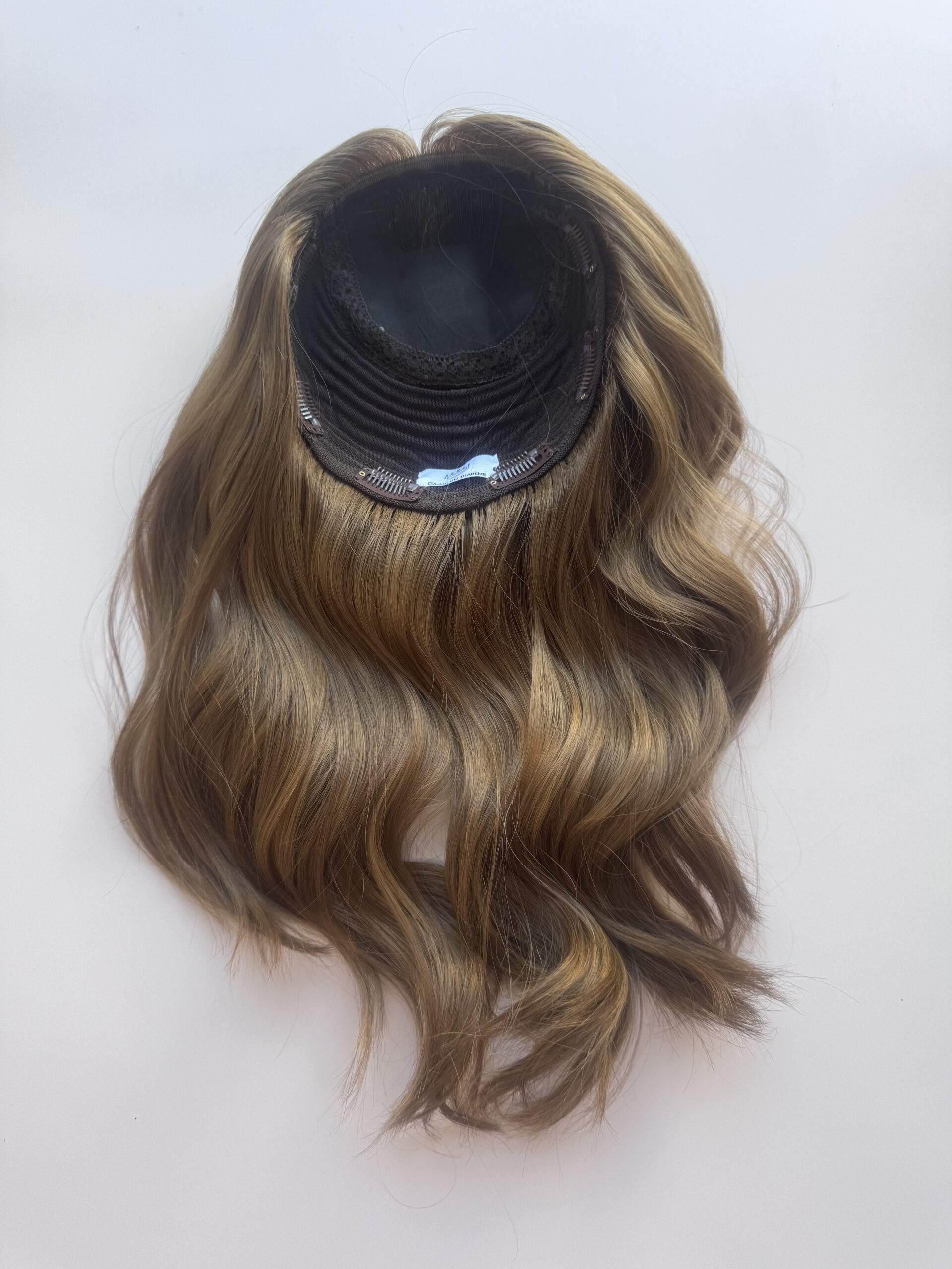 Volumateur capillaire en cheveux naturels. Solution pour perte de cheveux et alopécie.