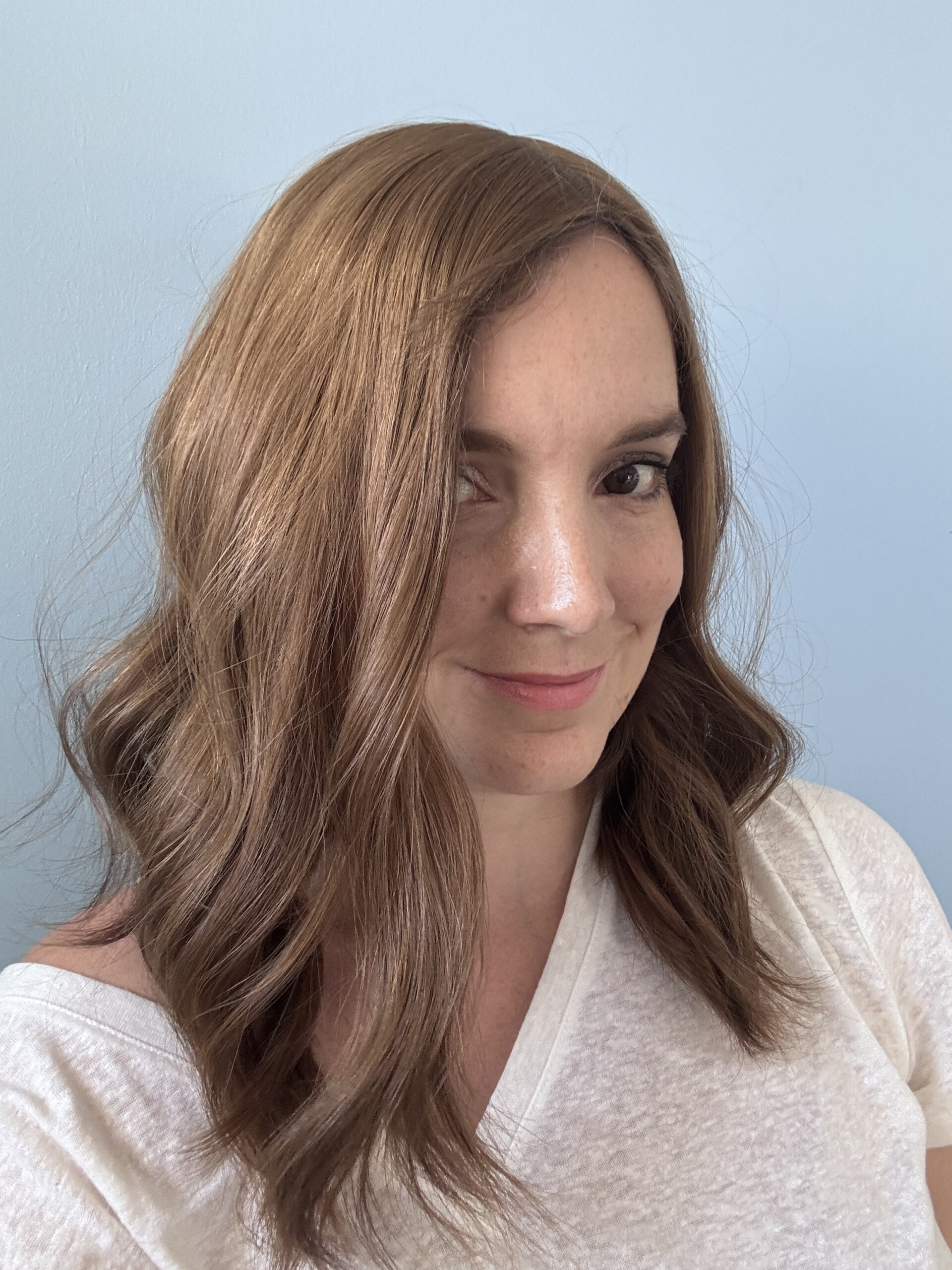 Volumateur capillaire en cheveux naturels. Solution pour perte de cheveux et alopécie.