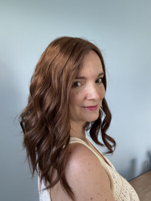 Volumateur châtain clair pour alopécie androgénétique, chute de cheveux ou cheveux fins et clairsemés. Solution chute de cheveux.