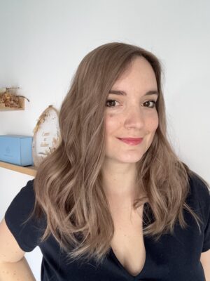 Volumateur capillaire en cheveux naturels blonds clairs cendrés pour alopécie androgénétique, chute de cheveux, cheveux fins et clairsemés. Solution chute de cheveux.
