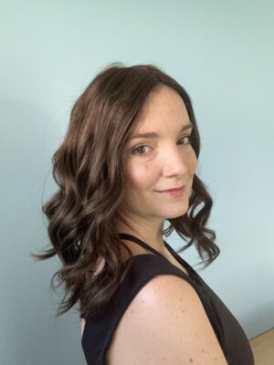 hair topper made from natural Brazilian hair in light ash brown with subtle golden highlights. Ideal for fine hair, androgenetic alopecia, or thinning hair.