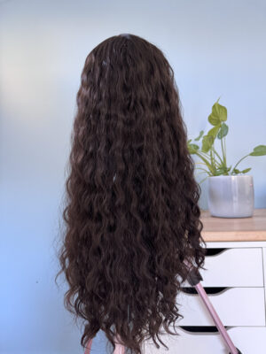 Curly hair topper made of natural dark brown hair. Ideal for hair loss. A solution for hair loss.