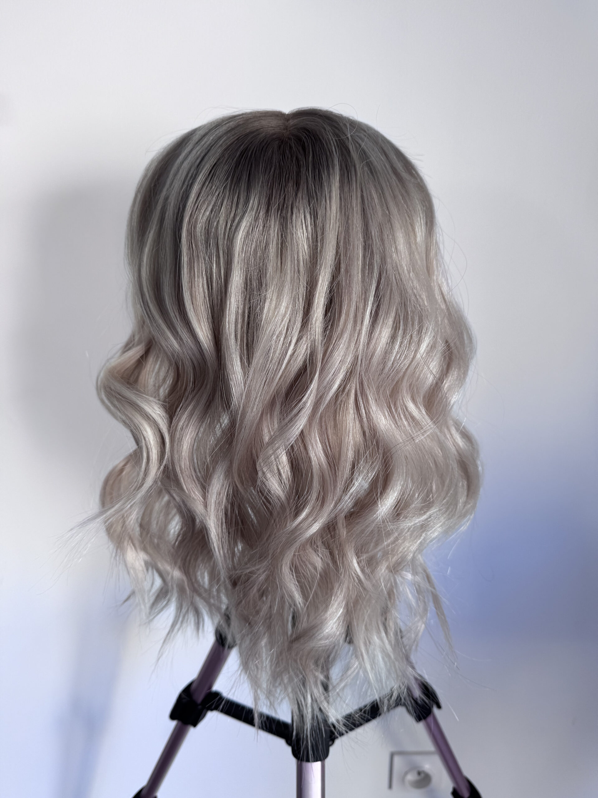 hair for silver-white hair. Solution for fine, thinning hair and androgenetic alopecia.