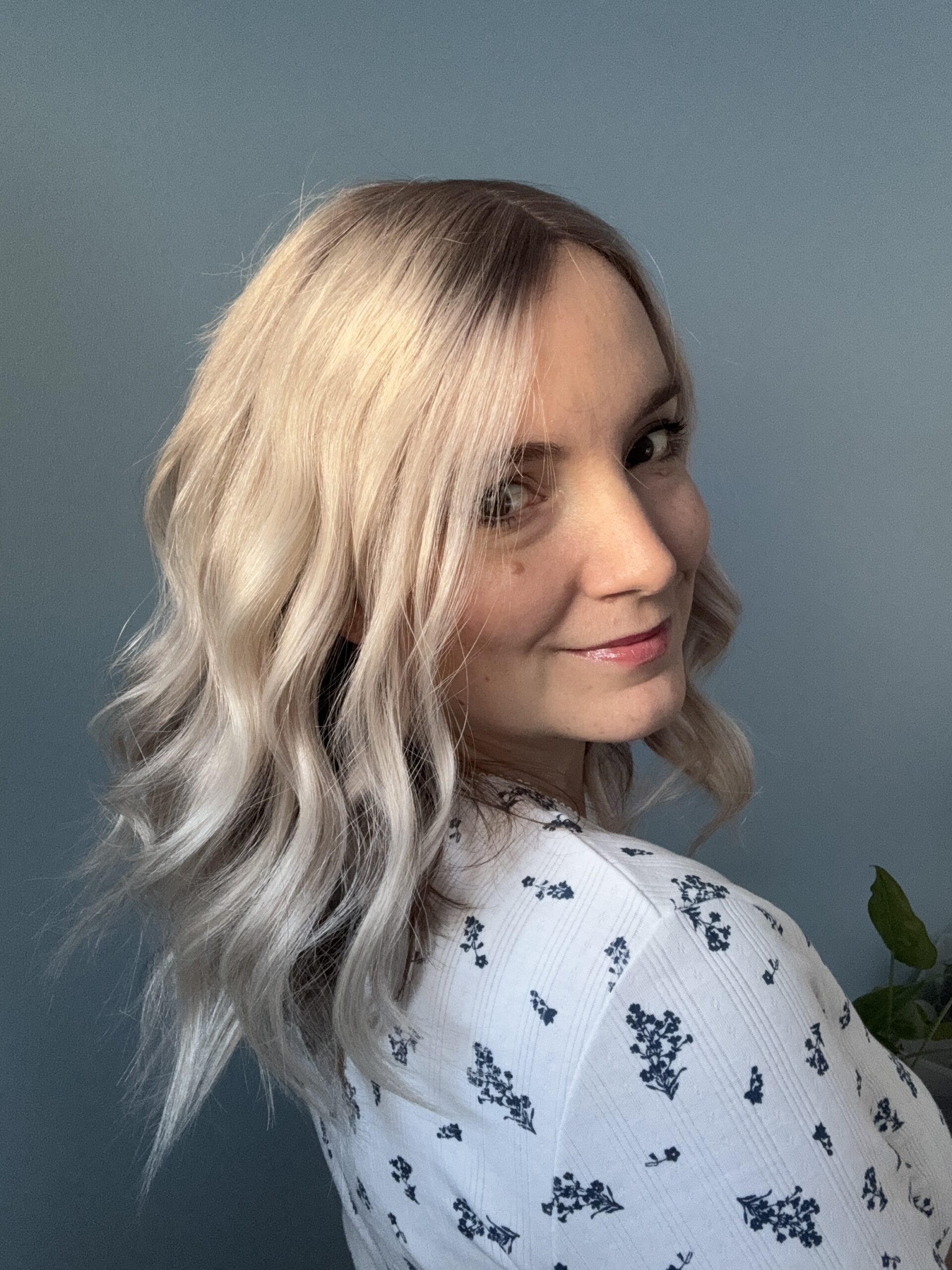 hair for silver-white hair. Solution for fine, thinning hair and androgenetic alopecia.