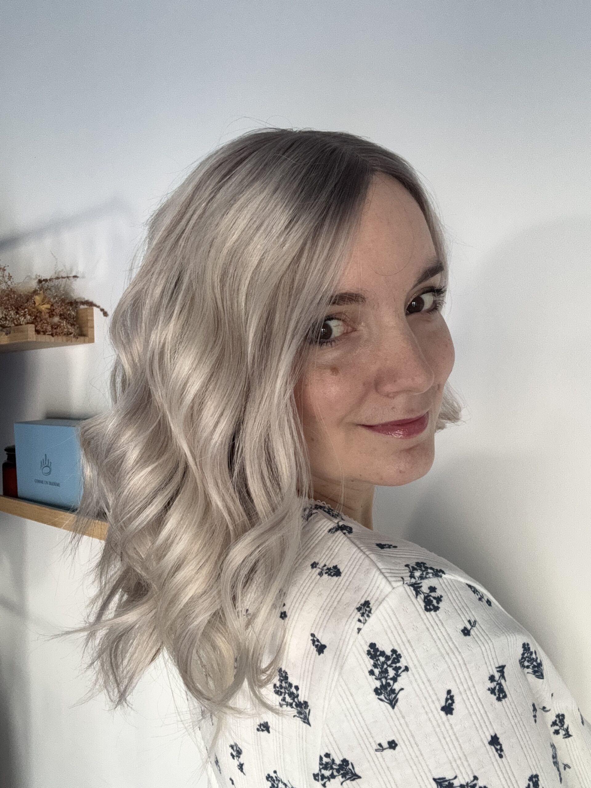 hair for silver-white hair. Solution for fine, thinning hair and androgenetic alopecia.