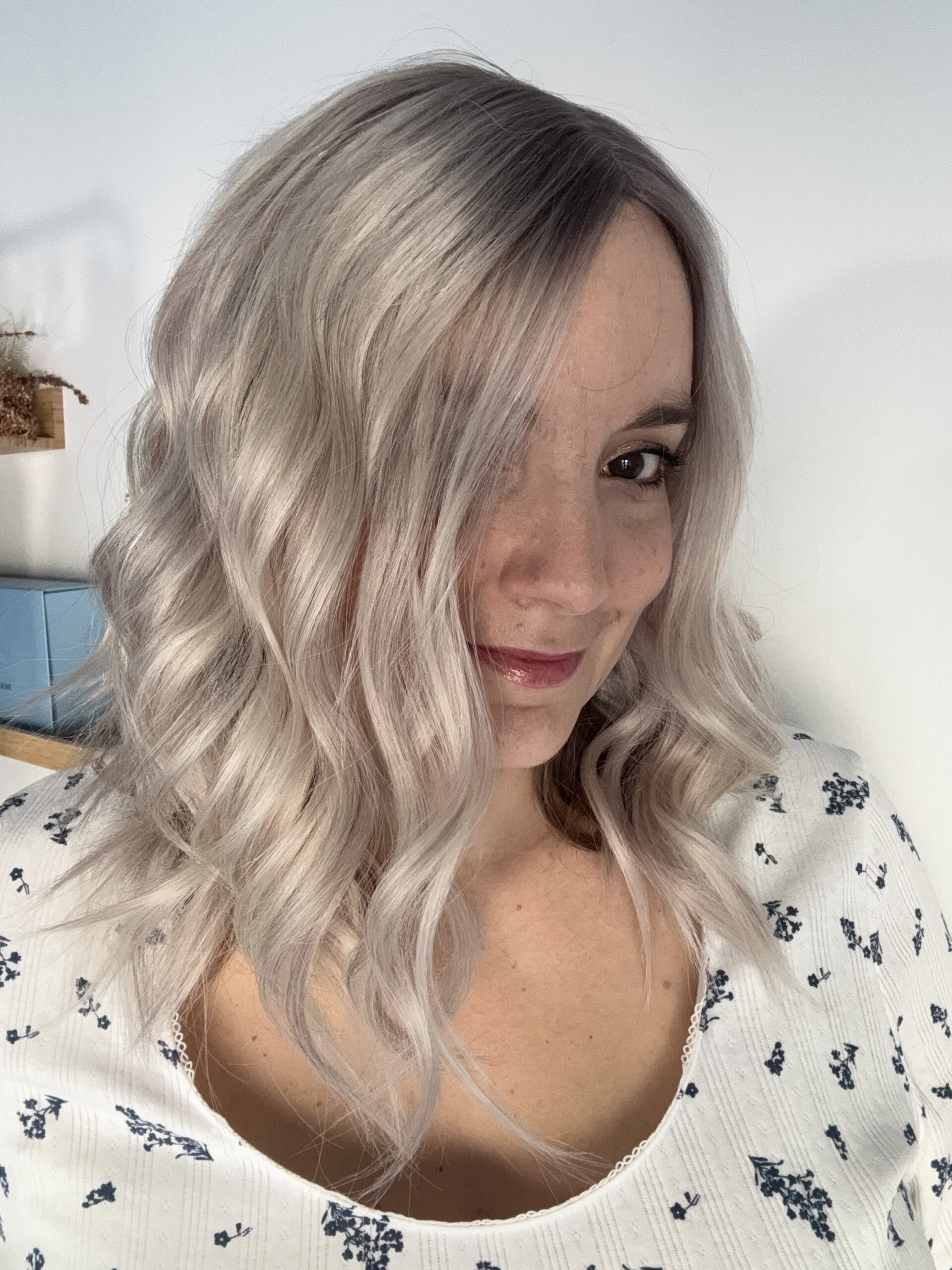 hair for silver-white hair. Solution for fine, thinning hair and androgenetic alopecia.