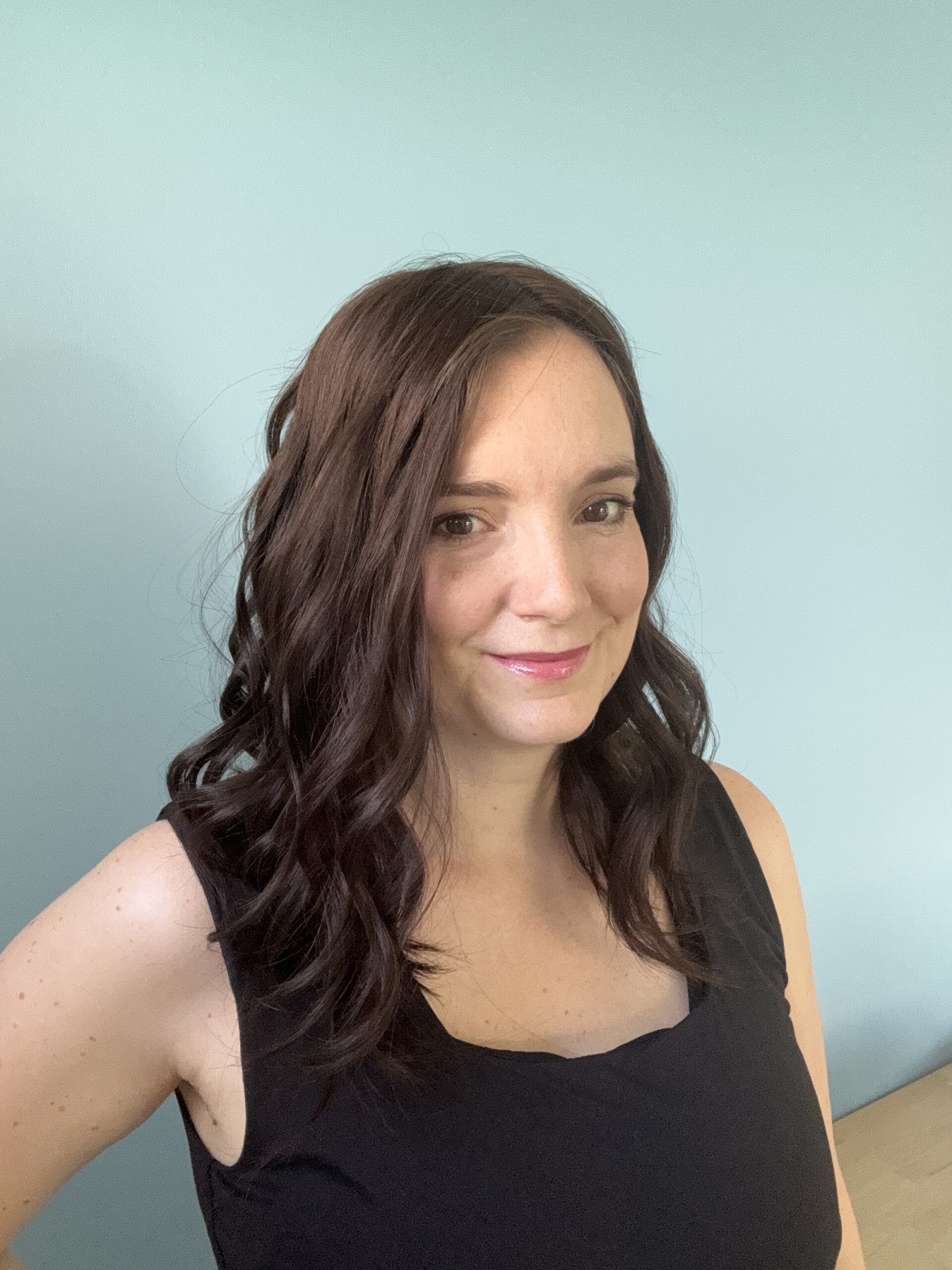 Dark brown natural hair topper. Ideal for alopecia, thin or sparse hair. A solution for hair loss.