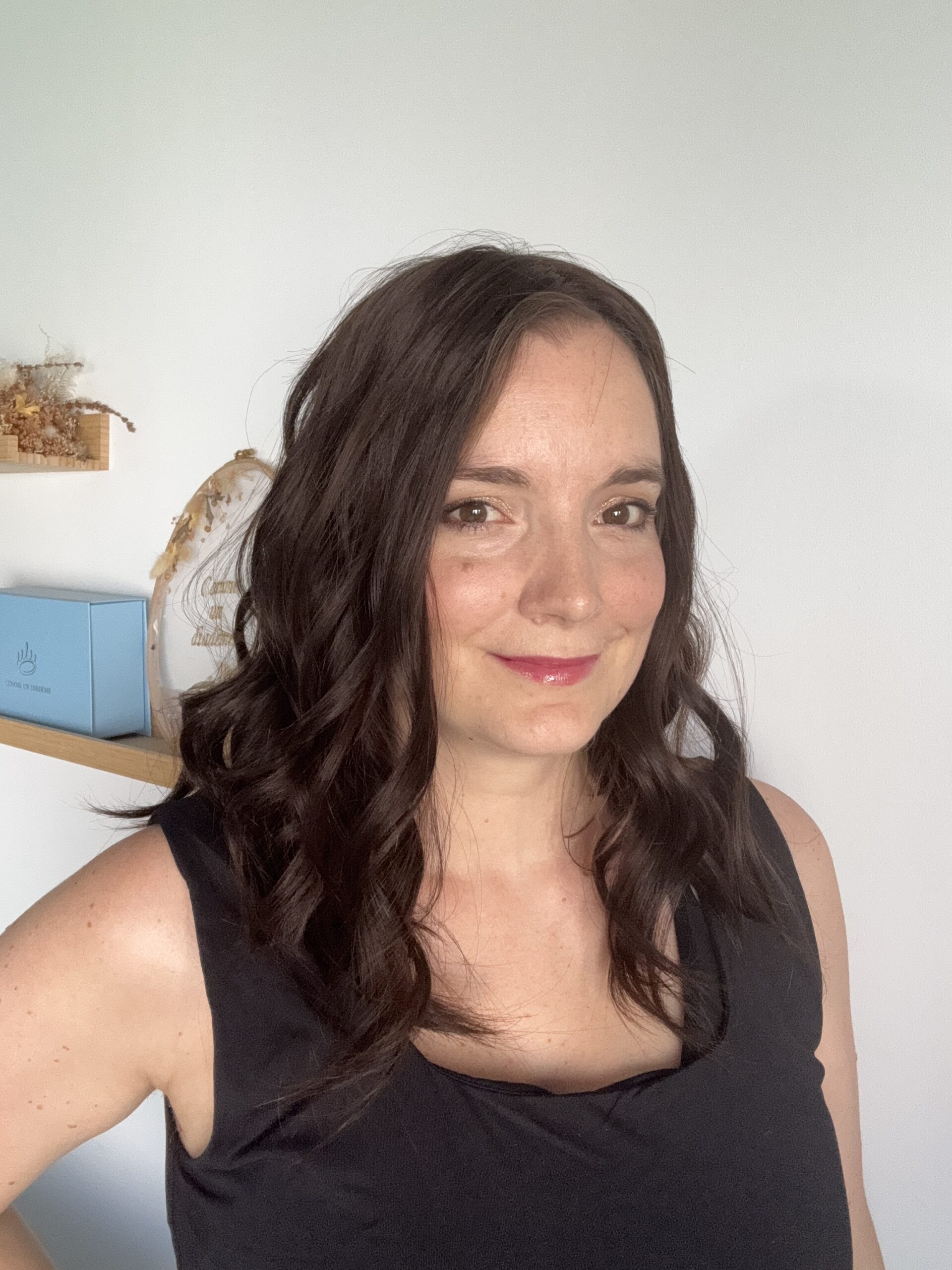 Dark brown natural hair topper. Ideal for alopecia, thin or sparse hair. A solution for hair loss.