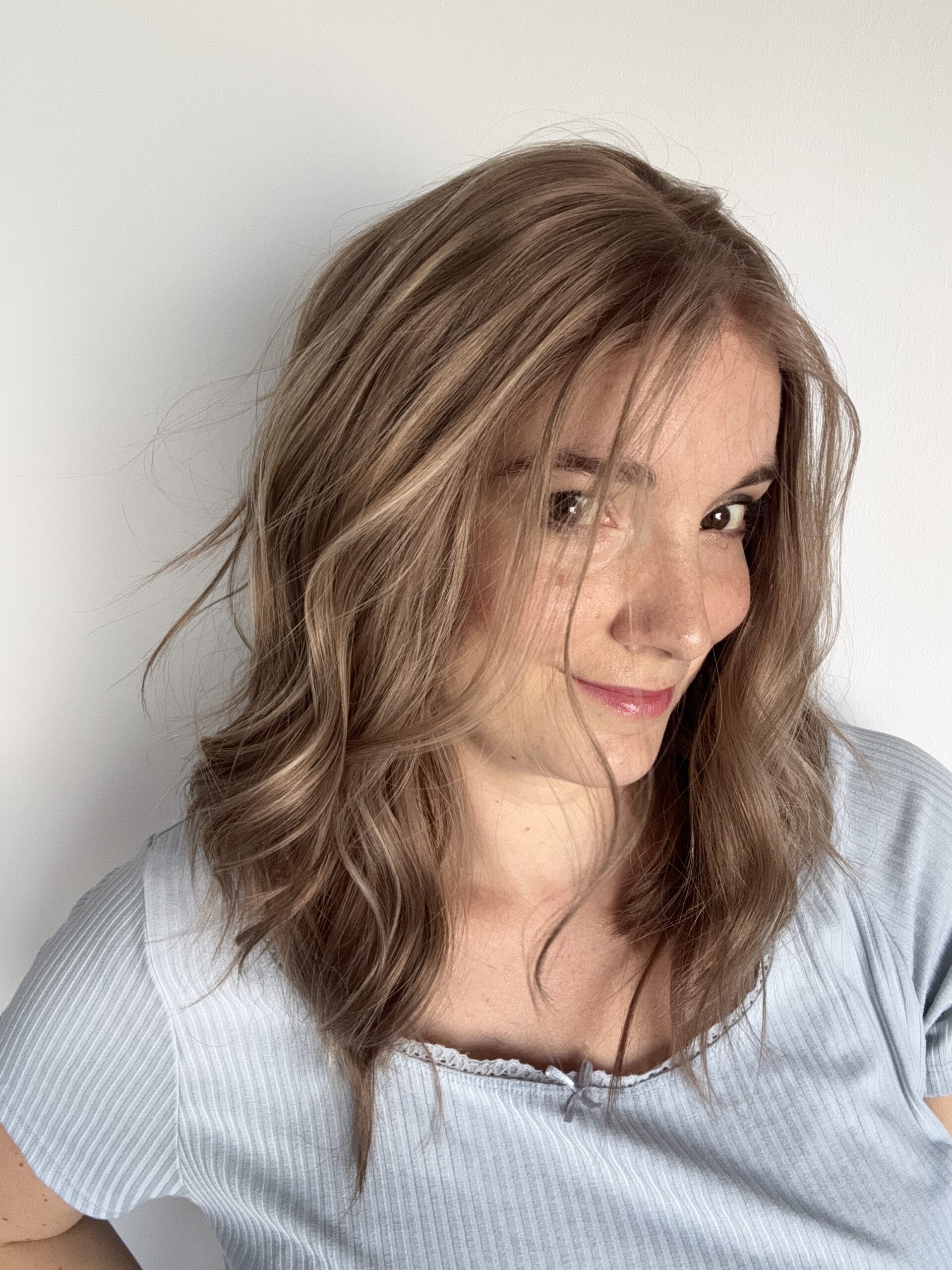 Perruque Gisèle en lace en cheveux naturels brésiliens pour alopécie totale, androgénétique ou cancer.