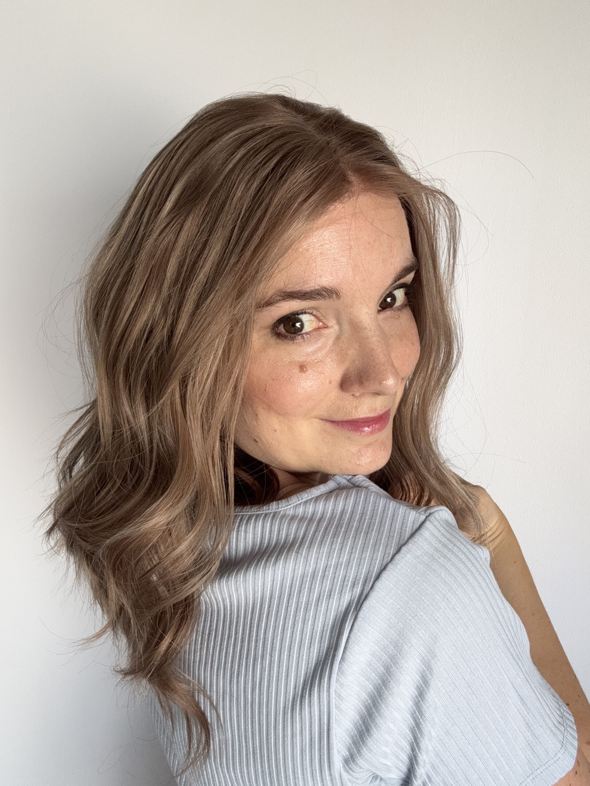 Perruque Gisèle en lace en cheveux naturels brésiliens pour alopécie totale, androgénétique ou cancer.