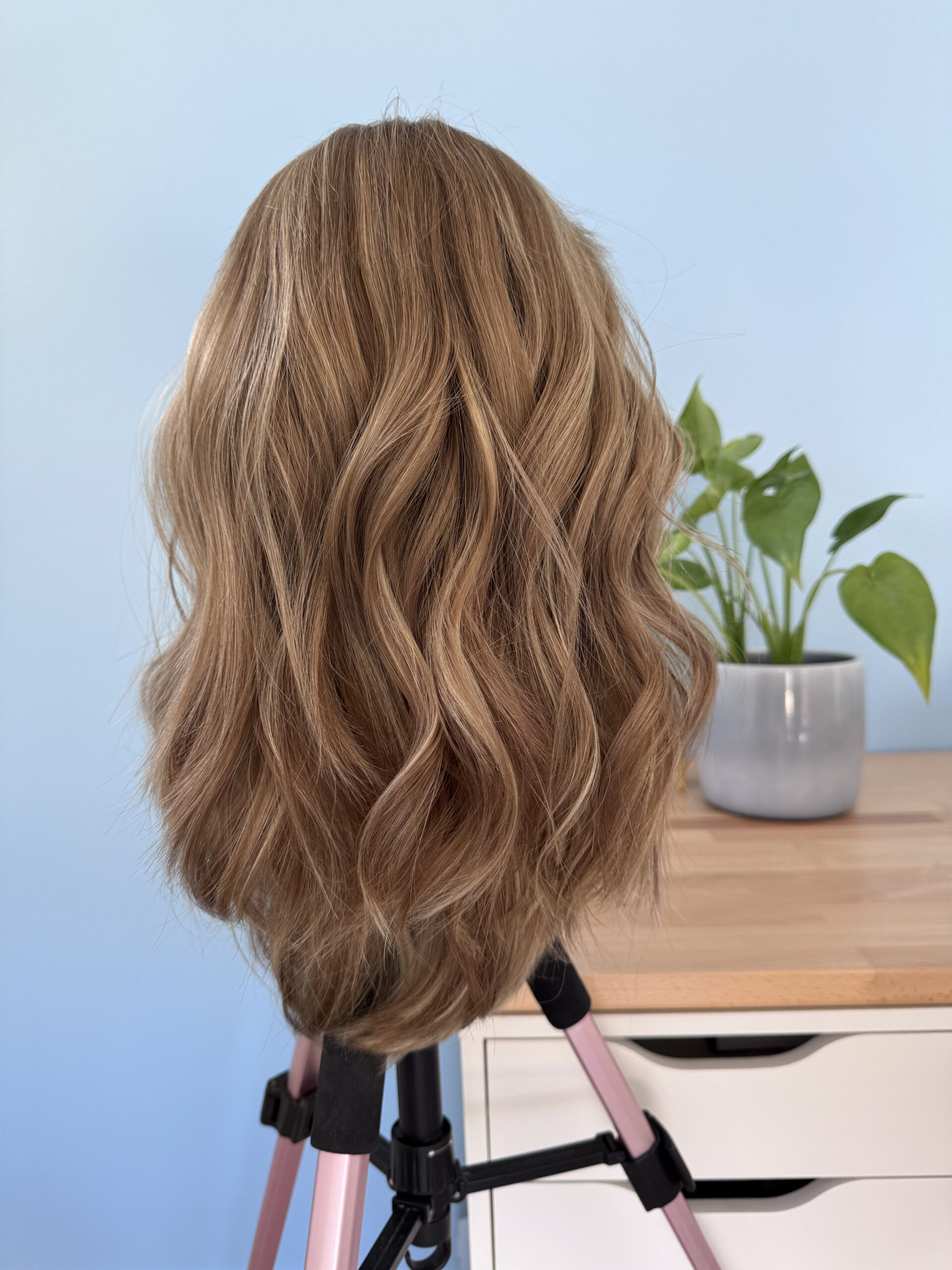 Perruque Gisèle en lace en cheveux naturels brésiliens pour alopécie totale, androgénétique ou cancer.