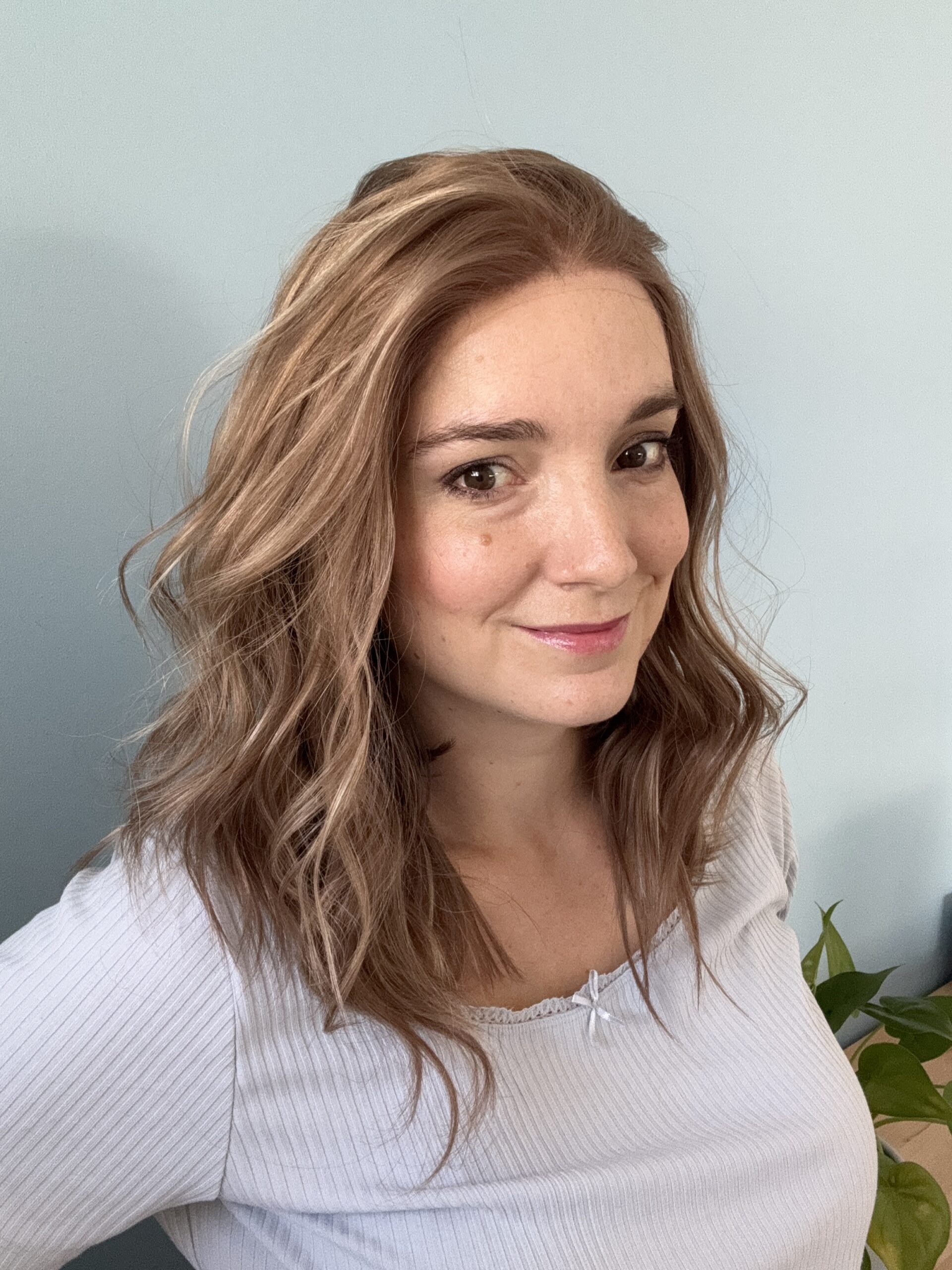 Perruque Gisèle en lace en cheveux naturels brésiliens pour alopécie totale, androgénétique ou cancer.