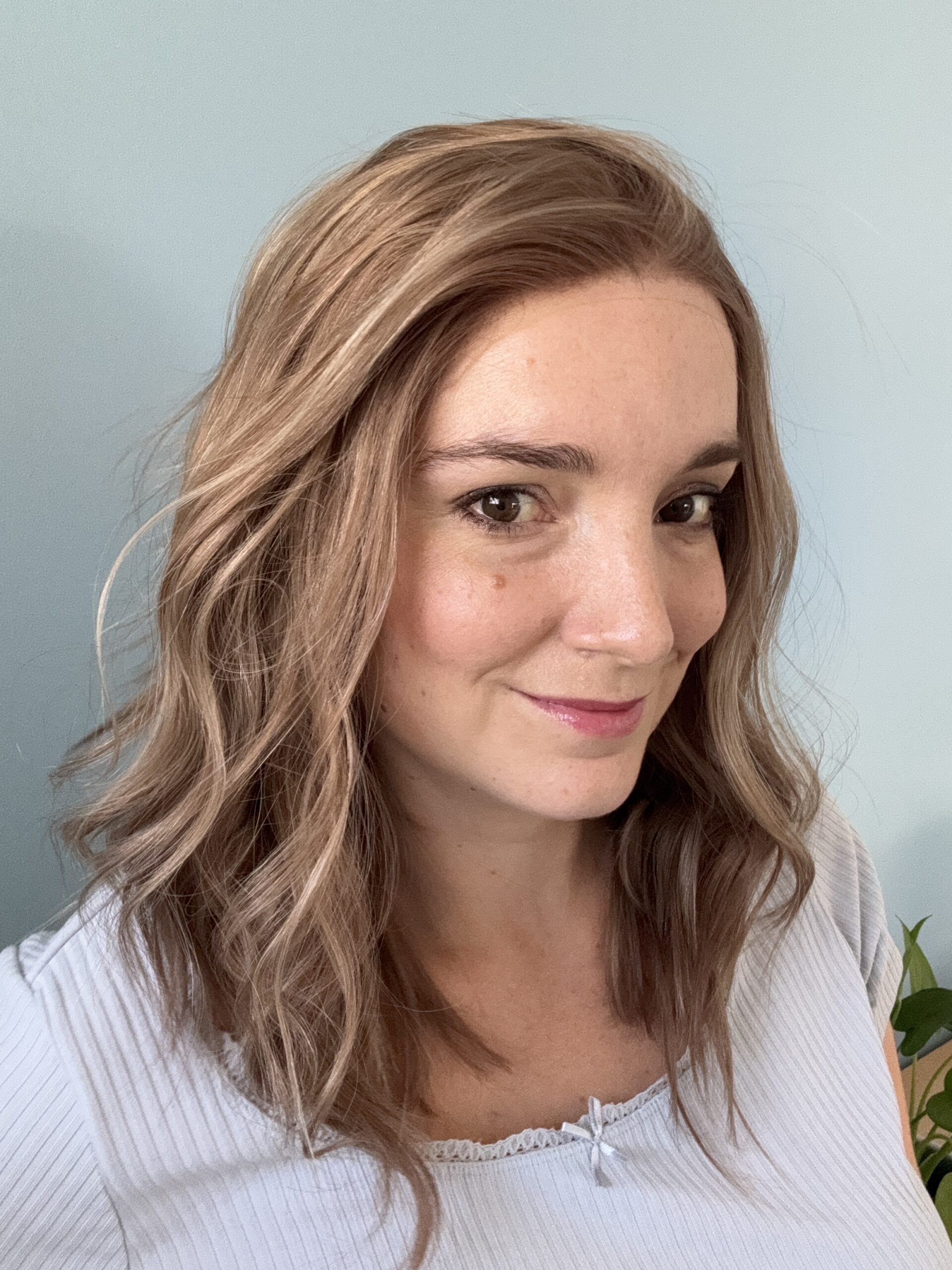 Perruque Gisèle en lace en cheveux naturels brésiliens pour alopécie totale, androgénétique ou cancer.