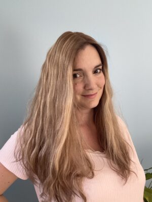 Volumateur capillaire en cheveux brésiliens légèrement ondulés, pour alopécie androgénétique, manque de densité, cheveux fins ou clairsemés.