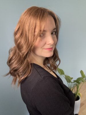 Volumateur capillaire Kate en cheveux naturels brésilien. Idéal pour cheveux fins, alopécie androgénétique ou cheveux clairsemés.