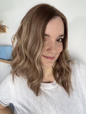 Thehair  topper  is made of natural hair. It is a golden blonde shade accented with subtle light blonde highlights.
