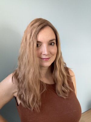 Thehair  topper  is made of natural hair. It is a golden blonde shade accented with subtle light blonde highlights.