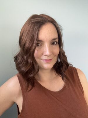 Volumateur châtain clair pour alopécie androgénétique, chute de cheveux ou cheveux fins et clairsemés. Solution chute de cheveux.