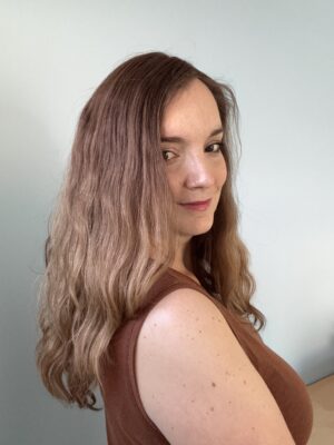 Volumateur capillaire en cheveux naturels brésiliens ondulés pour alopécie androgénétique, cheveux fins et clairsemés.