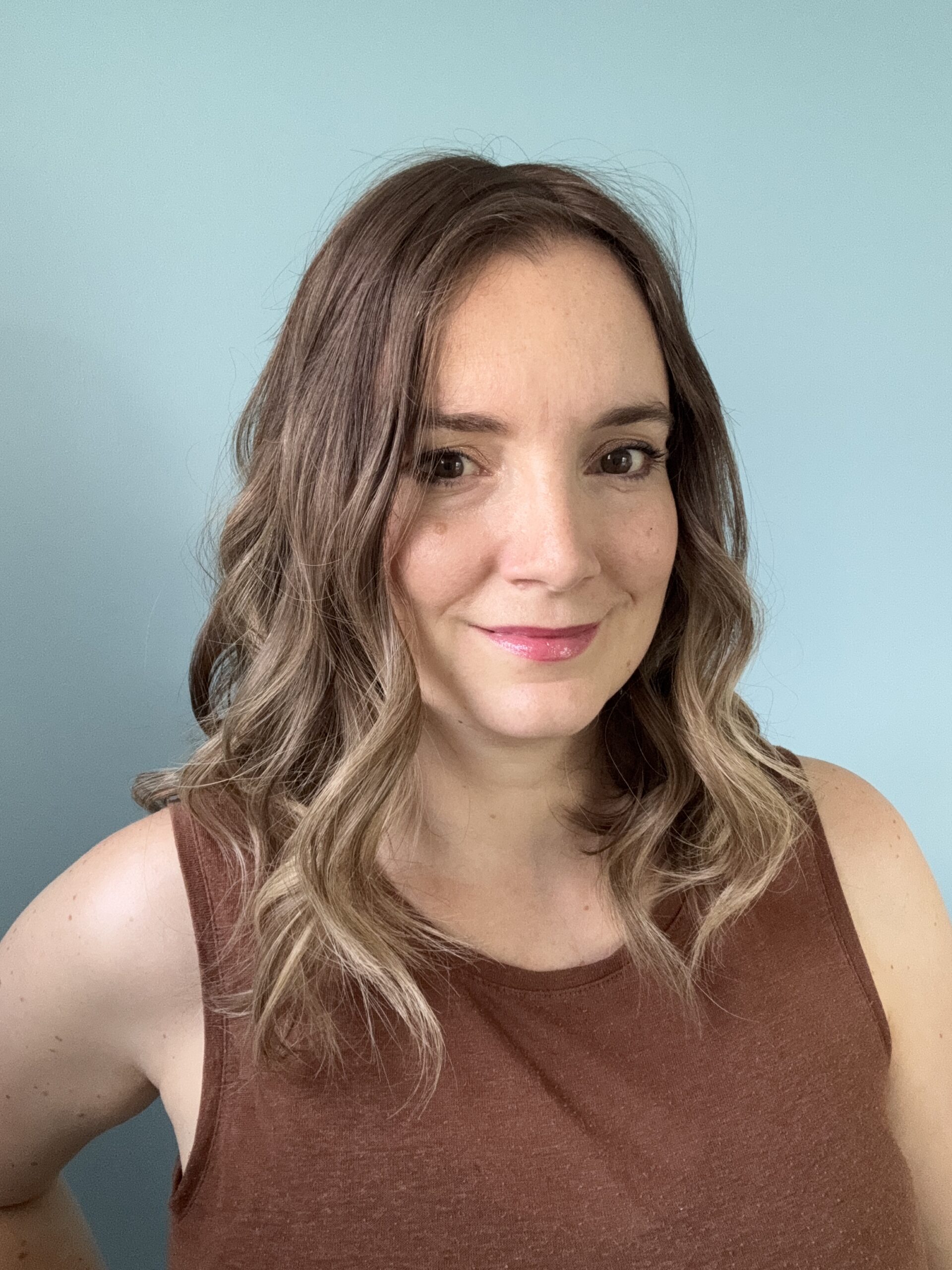 hair topper for androgenetic alopecia, dark brown ombré with light blonde lengths.
