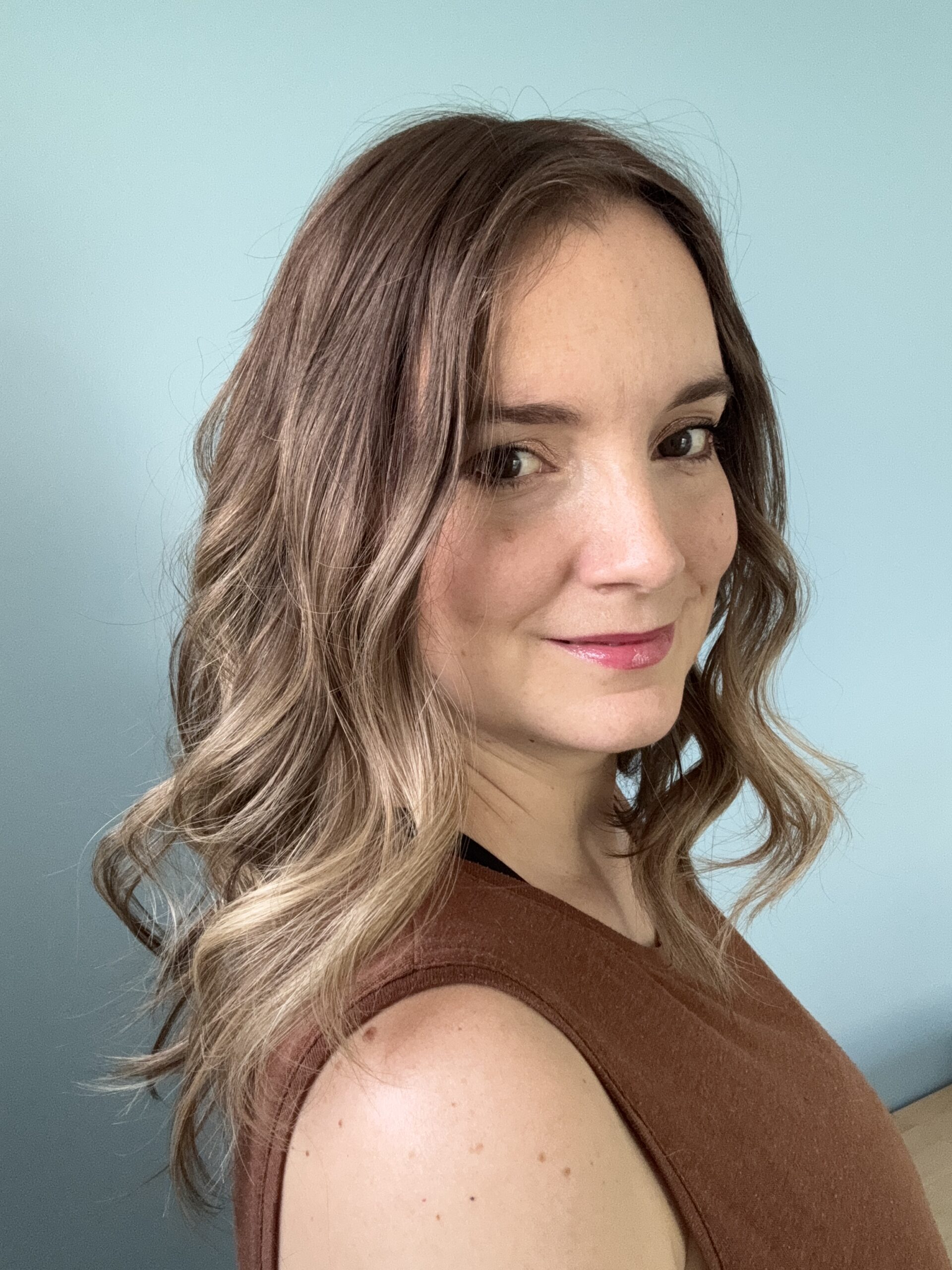 hair topper for androgenetic alopecia, dark brown ombré with light blonde lengths.