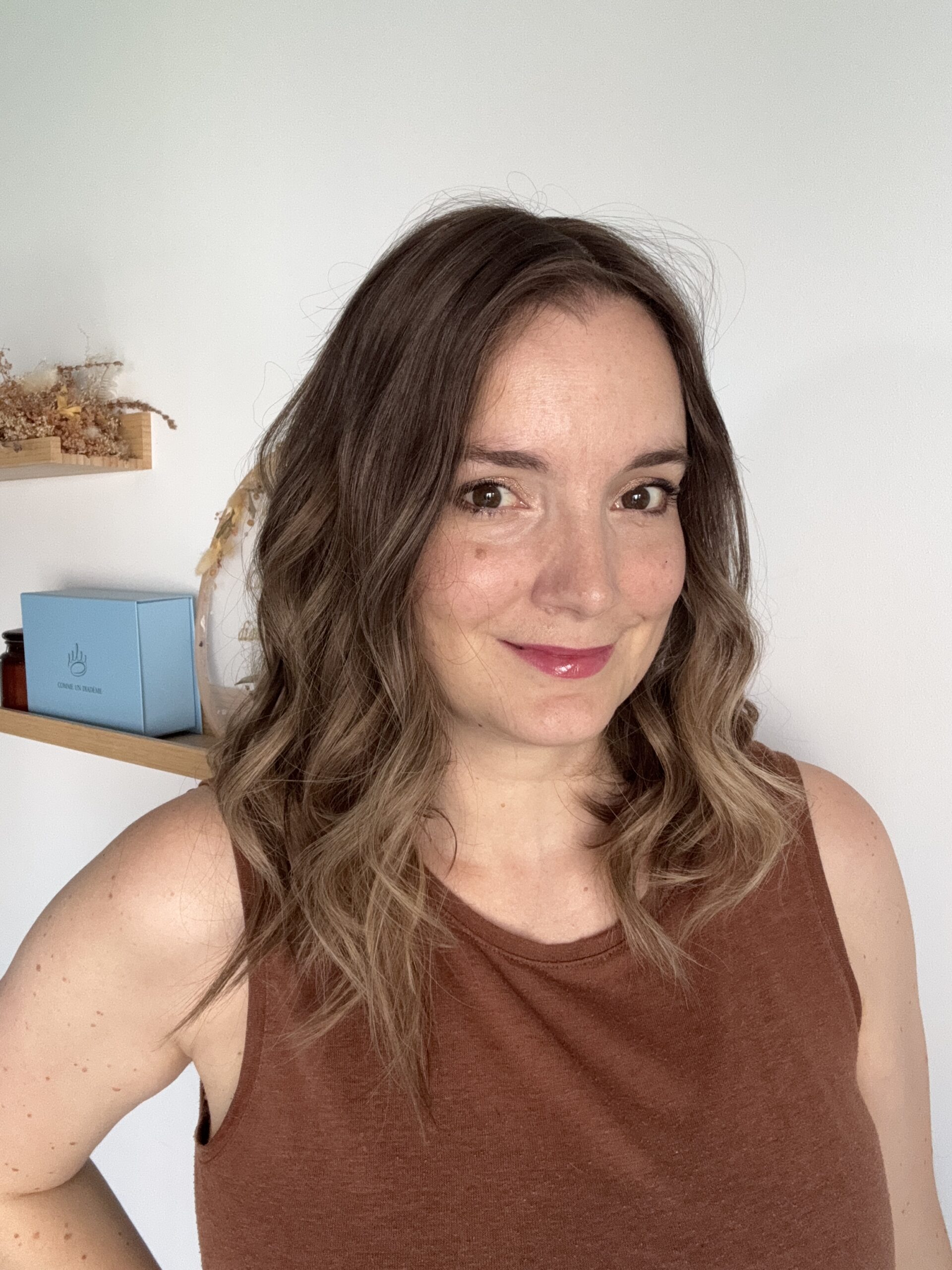 hair topper for androgenetic alopecia, dark brown ombré with light blonde lengths.