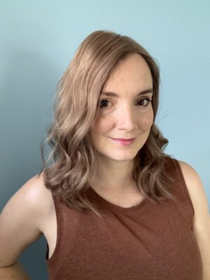 Volumateur capillaire en cheveux naturels blonds clair cendré pour chute de cheveux, cheveux fins et clairsemés et alopécie. Solution alopécie.