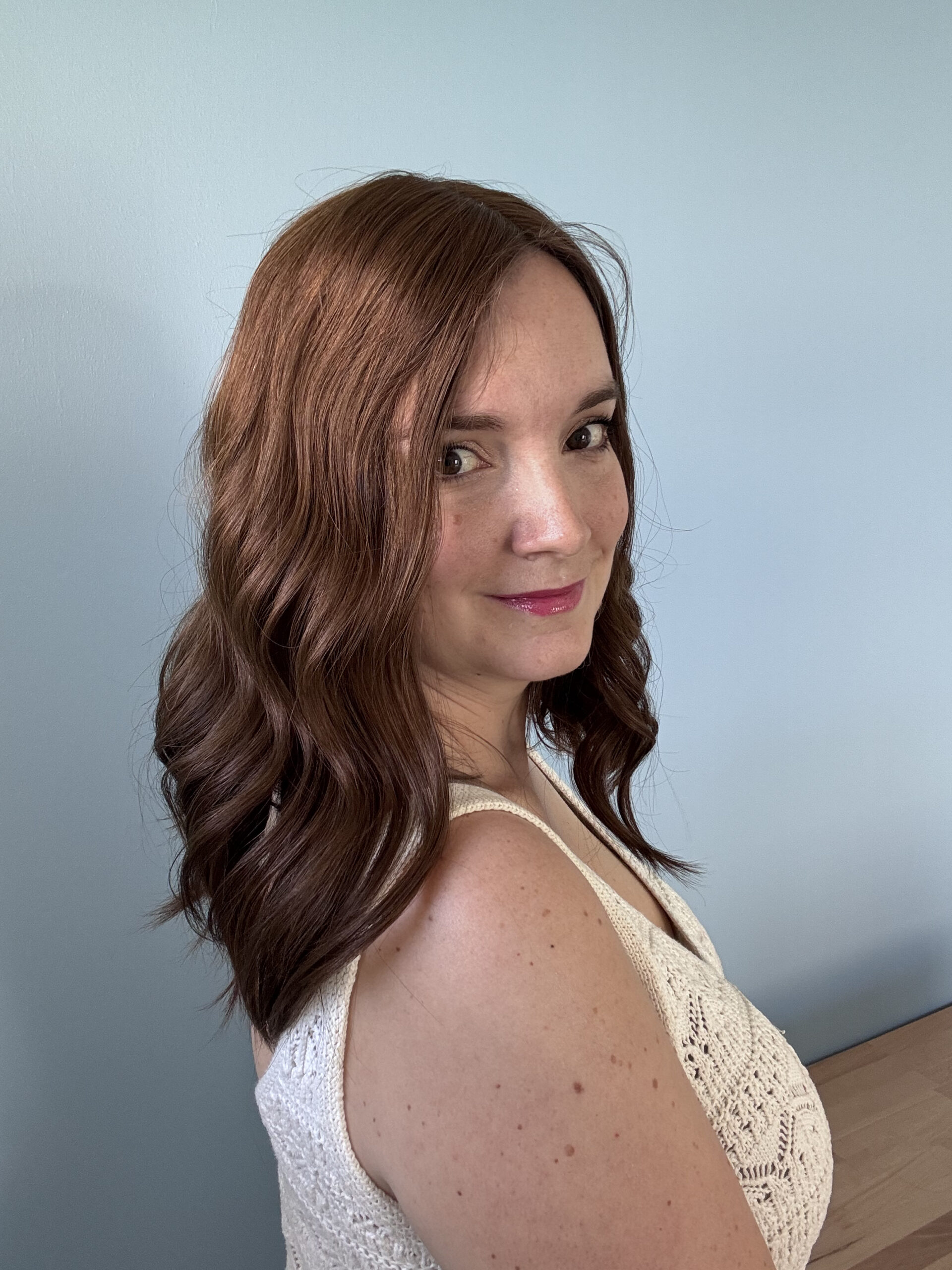 Volumateur châtain clair pour alopécie androgénétique, chute de cheveux ou cheveux fins et clairsemés. Solution chute de cheveux.